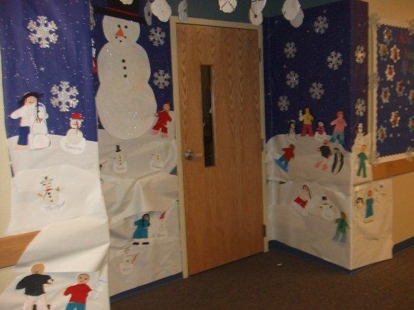 Winter snow scene door. Ideas for celebrating the winter season. 